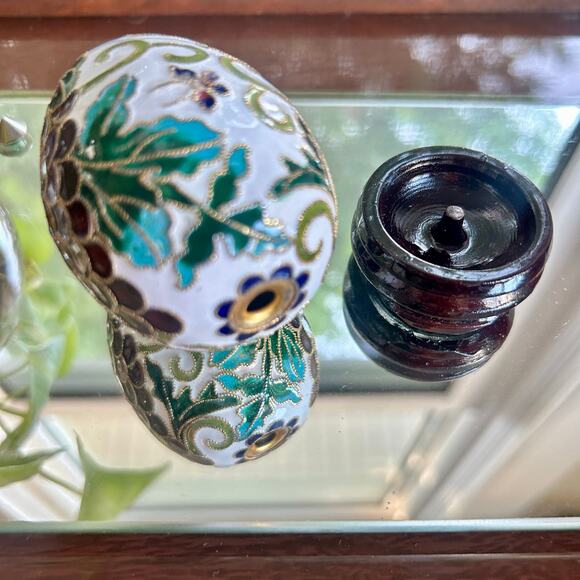 Vintage Cloisonné Enamel Egg with Grape and Leaf Design – with Stand - Picture 4 of 8